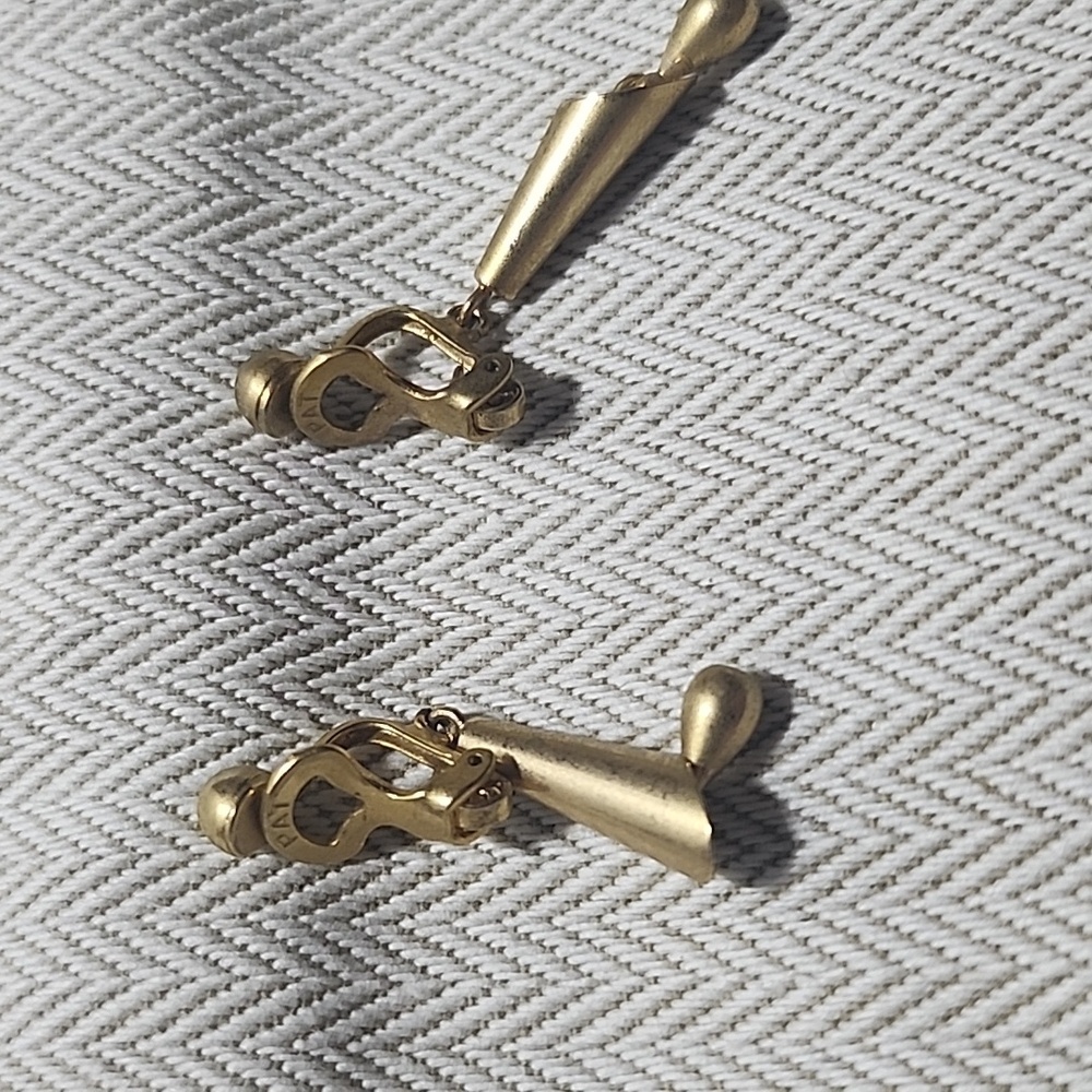 PAT CLIP ON EARRINGS GOLD TONE 22K VINTAGE - Picture 3 of 5